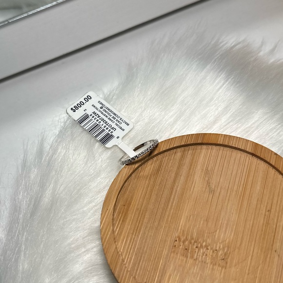 Ring - Picture 1 of 3